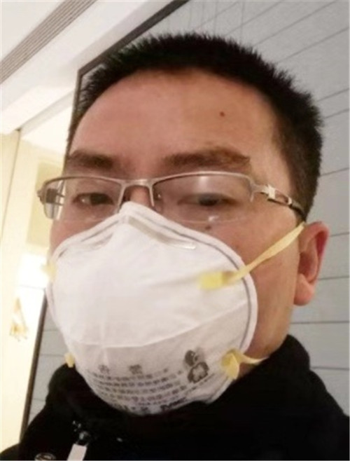 准备投入工作的我院援湖北医疗队队员郑庆斌.jpg