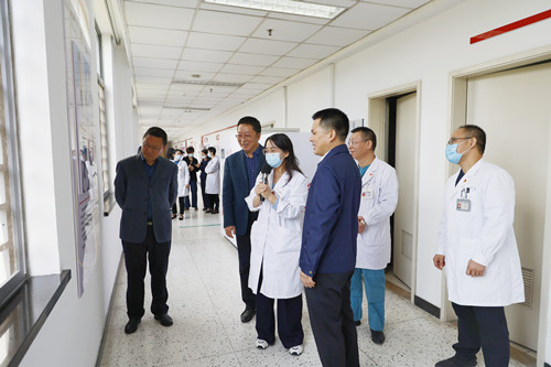 1667549307100758.jpg 参观工作室2_副本_副本.jpg